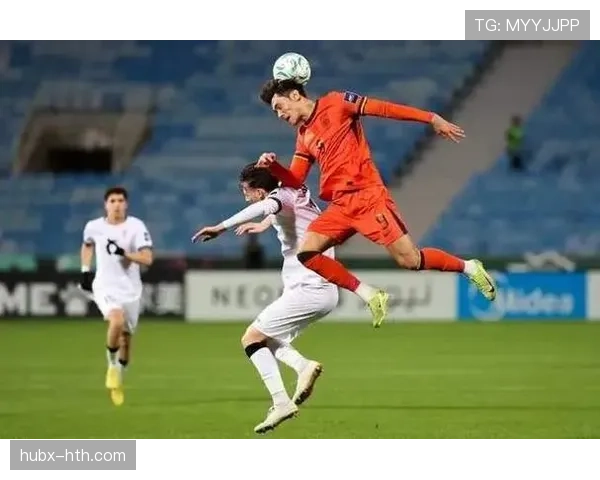 足坛新星闪耀赛场，稳健表现引多方关注